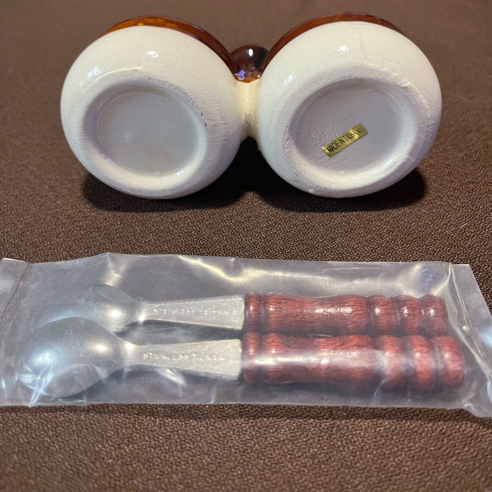 Glazed small ceramic mustard server with spoons New - Picture 3 of 6